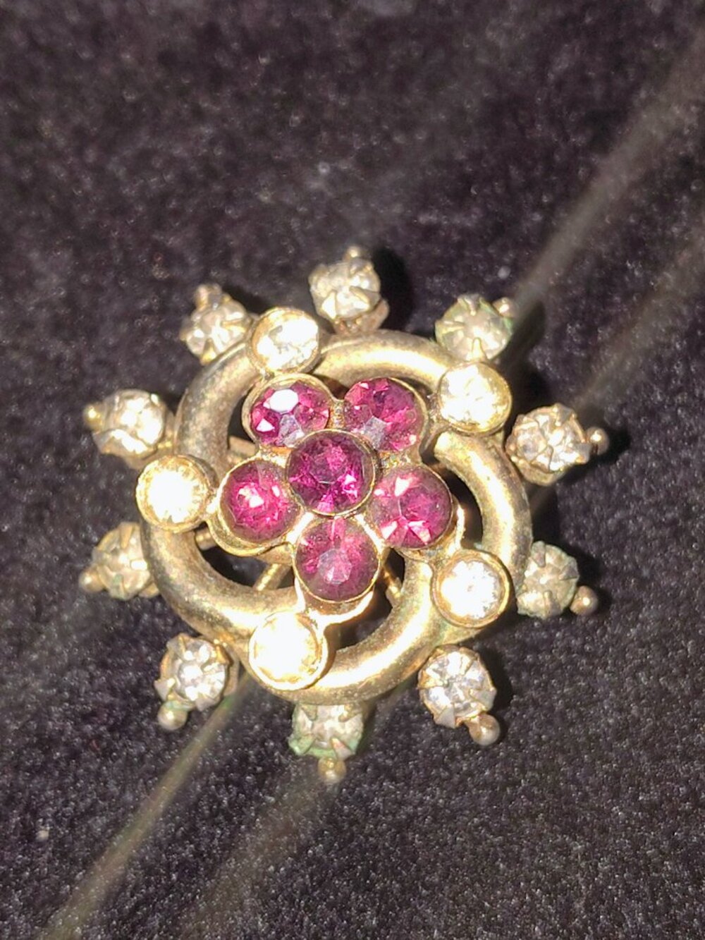 Vintage 1950s Gold‑Tone Rhinestone Starburst Brooch – Magenta Floral Cluster Pin